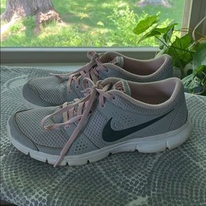 GREY AND LIGHT PINK USED NIKES
